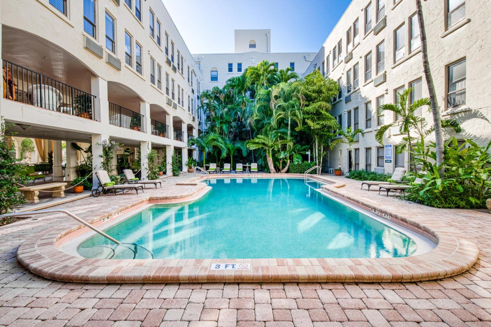 Palm Beach Hotel & Sunrise Cottage Стая снимка